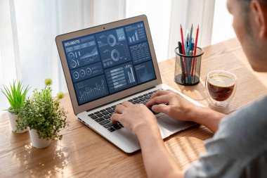 İş veri paneli, pazarlama stratejisi planlaması için iş zekası analizi sunar. Müşteri taleplerini analiz etmek ve iş dünyasının geleceğini önceden görmek için büyük veriler sunulur.