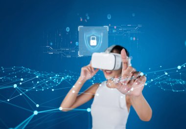 İş adamı siber güvenliğin özünü keşfeder. Siber koruma yöntemlerini, siber tehditleri derinlemesine araştır ve güvenlik duruşunu destekle. Siber Güvenlik Çağı FaaS 'ında yol almak için gerekli.