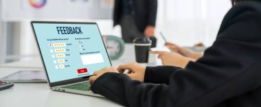 Müşteri geribildirim ve şirket işleri için mod bilgisayar yazılımı analizi