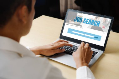 Çalışanların işe alım İnternet ağındaki iş fırsatlarını araması için mod web sitesinde online iş araması