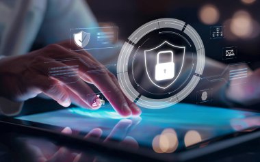 İş adamı siber güvenliğin özünü keşfeder. Siber koruma yöntemlerini, tehditleri derinlemesine araştır ve siber güvenlik duruşunu güçlendir. Siber Güvenlik Çağı EIDE 'de gezinmek için gerekli