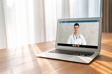 Hasta ile sanal görüşme için mod teletıp yazılım uygulaması tarafından çevrimiçi doktor görüntüsü çağrısı