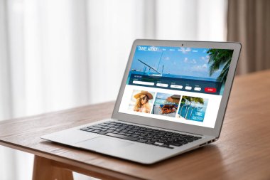 Model arama ve seyahat planlama için internet sitesi uçuş, otel ve tur rezervasyonları için anlaşma ve paket sunuyor