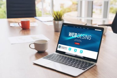 Web sitesi tasarım yazılımı çevrimiçi perakende ticaret ve e-ticaret için model şablonu sağlar