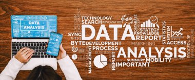 İş ve Finans Konsepti Veri Analizi. Dijital iş stratejisi için gelecekteki kar analitik bilgisayar teknolojisini, çevrimiçi pazarlama araştırma ve bilgi raporunu gösteren arayüz. uds