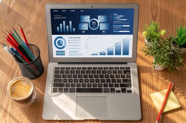 İş veri paneli, pazarlama stratejisi planlaması için iş zekası analizi sunar. Müşteri taleplerini analiz etmek ve iş dünyasının geleceğini önceden görmek için büyük veriler sunulur.