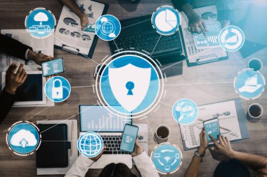 Siber Güvenlik ve Dijital Veri Koruma Konsepti. Simge arayüzü çevrimiçi veri erişim savunması için güvenli güvenlik duvarı teknolojisi gösteriyor. Hackerlara, virüse ve güvensiz bilgilere karşı. uds