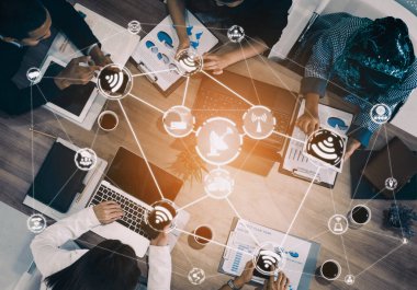 Şeyler ve İletişim Teknolojisi Konsepti İnternet - Ev ve iş kullanımı için uygulama yazılımında akıllı bilgi ve dijital yaşam tarzı gösteren modern grafik arayüzü. uds