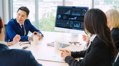 İş veri paneli, pazarlama stratejisi planlaması için iş zekası analizi sunar. Müşteri taleplerini analiz etmek ve iş dünyasının geleceğini önceden görmek için büyük veriler sunulur.