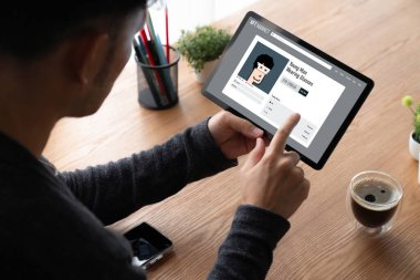 NFT pazarı dijital sanatçının çalışmalarını İnternet ağında satması için mod satış kanalı sağlıyor