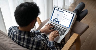İnternet kullanıcıları ve çevrimiçi iş dünyası için dosyaları çevrimiçi yüklemek ve saklamak için çokluortam bulut hesaplama deposu.