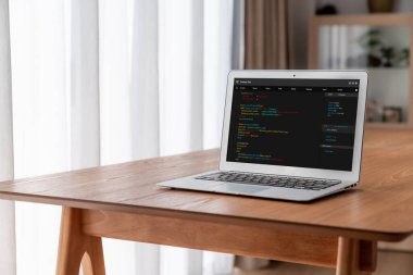 Model uygulama ve program kodlaması için bilgisayar ekranında yazılım geliştirme programlama