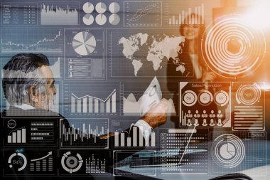 İş Mali Analitik Konsepti için Büyük Veri Teknolojisi. Modern arayüz ekranda iş satış raporları, kâr tablosu ve borsa eğilimleri analizleri hakkında muazzam bilgiler gösteriyor. uds