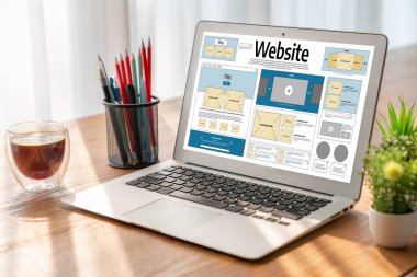 Web sitesi tasarım yazılımı çevrimiçi perakende ticaret ve e-ticaret için rahat bir şablon sağlar