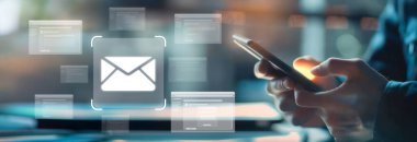 İş adamı e-posta kutusunu kontrol ediyor, daha iyi verimlilik için mesajları düzenliyor ve önceliklerini belirliyor. Etkili iletişim için akıllı e-posta teknikleri öğren. EIDE