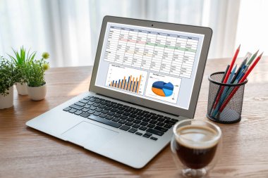 İş veri paneli, pazarlama stratejisi planlaması için iş zekası analizi sunar. Müşteri taleplerini analiz etmek ve iş dünyasının geleceğini önceden görmek için büyük veriler sunulur.