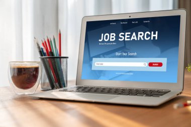 Çalışanların işe alım İnternet ağındaki iş fırsatlarını araması için mod web sitesinde online iş araması