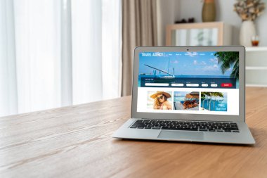 Model arama ve seyahat planlama için internet sitesi uçuş, otel ve tur rezervasyonları için anlaşma ve paket sunuyor
