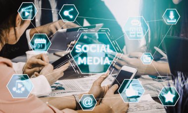 Sosyal medya ve gençlerin ağ konsepti. Dijital sektörde müşteri etkileşimini sağlamak için çevrimiçi sosyal bağlantı ağını ve medya kanallarını gösteren modern grafik arayüzü. uds