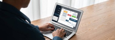 İnternet sitesindeki modish regrition için çevrimiçi aplikasyon rezervasyon takvimi