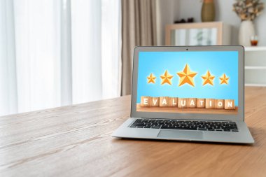 Pazarlama stratejisi planlaması için modem yazılım bilgisayarında müşteri memnuniyeti ve değerlendirme analizi