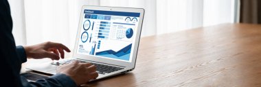 İş veri paneli, pazarlama stratejisi planlaması için iş zekası analizi sunar. Müşteri taleplerini analiz etmek ve iş dünyasının geleceğini önceden görmek için büyük veriler sunulur.