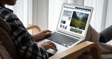 Yapay zeka yapay zeka işleme gücünün kullanımıyla birlikte metin tasarımcısı ve kullanıcılarına resim ve metin tasarımcılarına komut metnine göre resim verme imkânı sunar