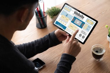Web sitesi tasarım yazılımı çevrimiçi perakende ticaret ve e-ticaret için rahat bir şablon sağlar