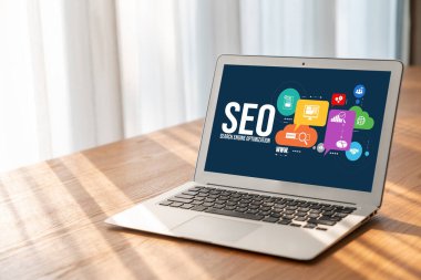 Model e-ticaret için SEO arama motoru optimizasyonu ve bilgisayar ekranında gösterilen çevrimiçi perakende işi