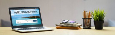 Çevrimiçi otel konaklama rezervasyon sitesi mod rezervasyon sistemi sağlar. Seyahat teknolojisi kavramı .