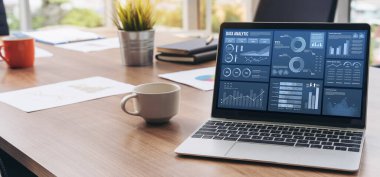 İş veri paneli, pazarlama stratejisi planlaması için iş zekası analizi sunar. Müşteri taleplerini analiz etmek ve iş dünyasının geleceğini önceden görmek için büyük veriler sunulur.