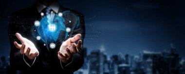 İş adamı ağ kurar, değerli bağlantılar kurar. EIDE profesyonel ağ ve fırsatları genişletmek için etkili insan ağ stratejileri