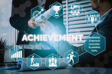 Başarı ve İş Hedefi Başarı Konsepti - İkonik grafik arayüzü olan yaratıcı iş adamları, iş başarısı için çalışan ödülünü gösteriyor. uds