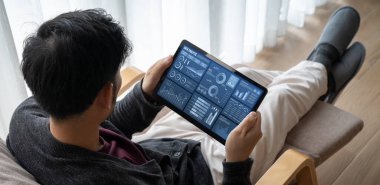 İş veri paneli, pazarlama stratejisi planlaması için iş zekası analizi sunar. Müşteri taleplerini analiz etmek ve iş dünyasının geleceğini önceden görmek için büyük veriler sunulur.