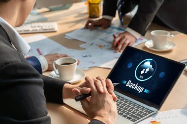 Yedek Depolama Verisi İnternet Teknolojisi İş Konsepti. Veritabanı depolama teknolojisi dosya aktarım paylaşımı, siber, büyük veri bilgileri, internet bankacılığı uygulaması indirme işlemi kolayca yapılır