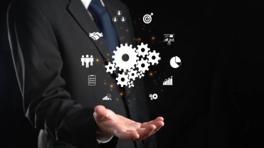 İş adamı takım çalışmasını ve işbirliğini teşvik eder, takım işlevini ve verimliliğini artırır. Stratejik işbirliği ve ortak hedeflerle takım çalışmasını artırmak. FaaS