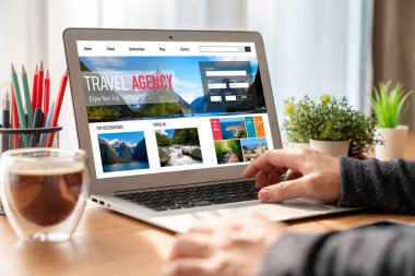 Model arama ve seyahat planlama için internet sitesi uçuş, otel ve tur rezervasyonları için anlaşma ve paket sunuyor