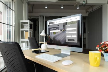 Çevrimiçi otel konaklama rezervasyon sitesi mod rezervasyon sistemi sağlar. Seyahat teknolojisi kavramı .