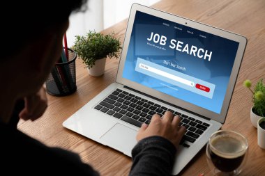 Çalışanların işe alım İnternet ağındaki iş fırsatlarını araması için mod web sitesinde online iş araması