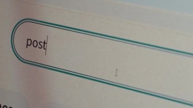 İnternetteki arama ağıyla postaneye yakın bir yerde arama yapan kullanıcı posta ya da paket dağıtım hizmeti bulabilir. Çevrimiçi internet teknolojisi ulaşım ve iletişim için elverişli. Webography.