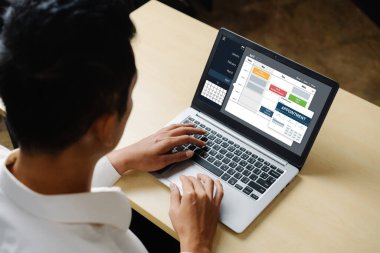 İnternet sitesindeki modish regrition için çevrimiçi aplikasyon rezervasyon takvimi