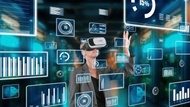 Kadın, sunucu odasında VR 'nin gelecekteki küresel yenilik arayüzü dijital bilgi ağı teknolojisi görsel hologram animasyonuna göre büyük veri dinamik pazar yüzde analizi grafiği seçiyor. Kısıtlanma.