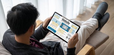 Web sitesi tasarım yazılımı çevrimiçi perakende ticaret ve e-ticaret için rahat bir şablon sağlar