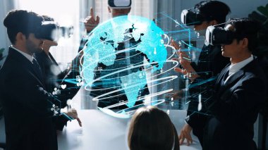 Akıllı yönetici VR cam kullanarak küresel ağ bağlantısını büyük veri ve dijital ekran akışı hologramıyla birleştirerek takım programlama sistemini çalıştırıyor. Bulut ve güvenlik veri koruması. Müdürlük.