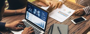 İş veri paneli, pazarlama stratejisi planlaması için iş zekası analizi sunar. Müşteri taleplerini analiz etmek ve iş dünyasının geleceğini önceden görmek için büyük veriler sunulur.