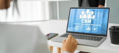 CRM işletme ve işletme için modern bilgisayarda müşteri ilişkileri yönetim sistemi