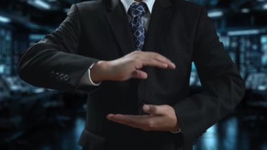 İş adamı B2B peyzajında geziniyor, iş-iş bağlantılarını geliştirmek için kullanım teknolojisi kullanıyor. B2B etkileşimini yeniden şekillendiren keşifler, iş-iş stratejilerinde yenilikleri yönlendiren araçlar. Kullanıcı Kimliği