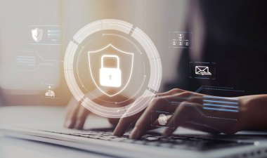 İş adamı siber güvenliğin özünü keşfeder. Siber koruma yöntemlerini, tehditleri derinlemesine araştır ve siber güvenlik duruşunu güçlendir. Siber Güvenlik Çağı EIDE 'de gezinmek için gerekli