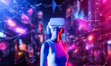 Meta-meta 'daki siber punk tarzı binalarda çalışan zeki kadınlar VR kulaklık takarlar, metaverse' e bağlanırlar, gelecekteki siber uzay topluluğu teknolojisi. Kadın güvenli bir şekilde sanal inşaata uzak görünüyor. Halüsinasyon.