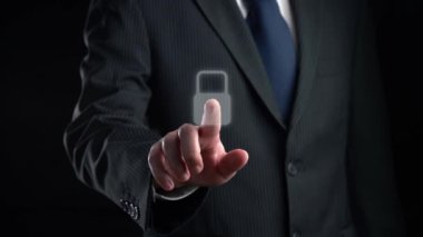 İş adamı siber güvenliğin özünü keşfeder. Siber koruma yöntemlerini, tehditleri derinlemesine araştır ve siber güvenlik duruşunu güçlendir. Siber güvenlik çağında UUID 'de gezinmek için gerekli